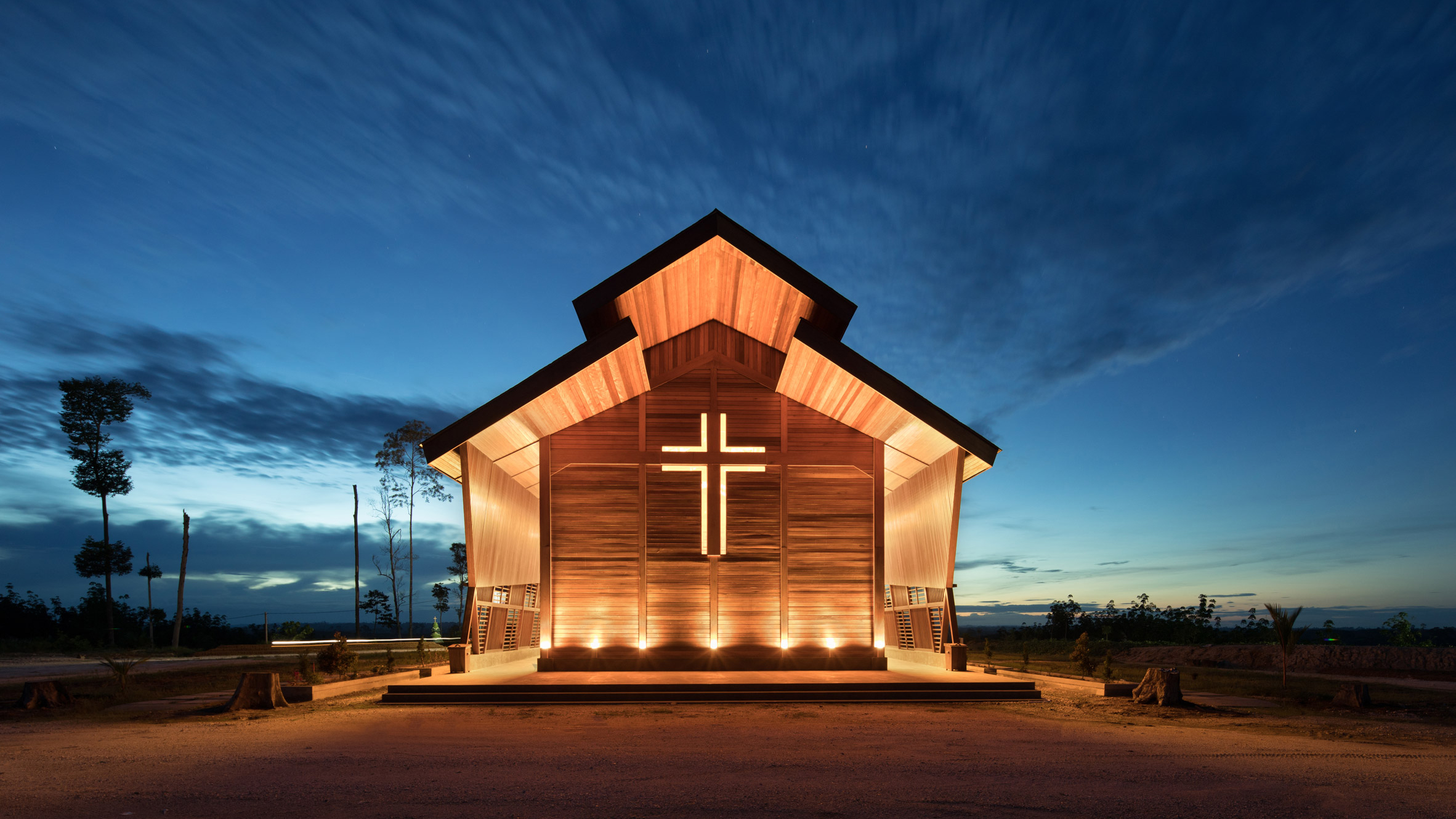 A wooden barn that looks like the area where Jesus was born